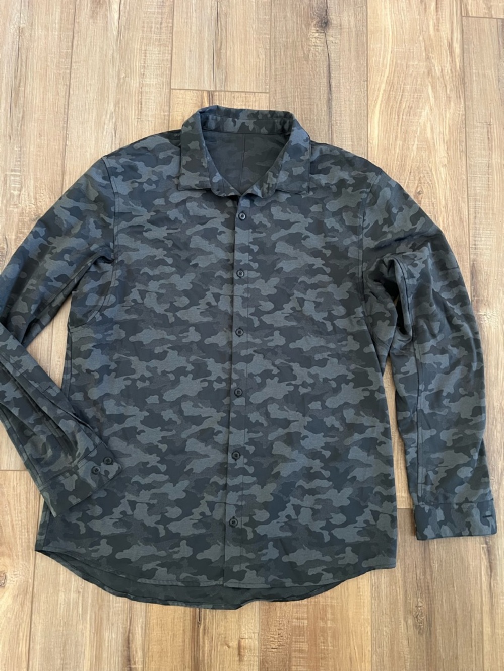 Lululemon Down To The Wire Shirt Mens  Black Gray Camo Button Up Size XL